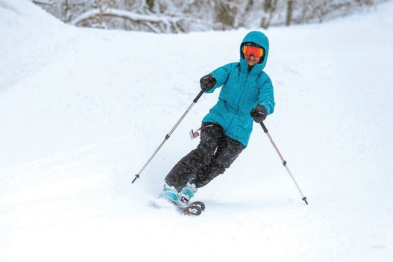 women skiing stratton mountain