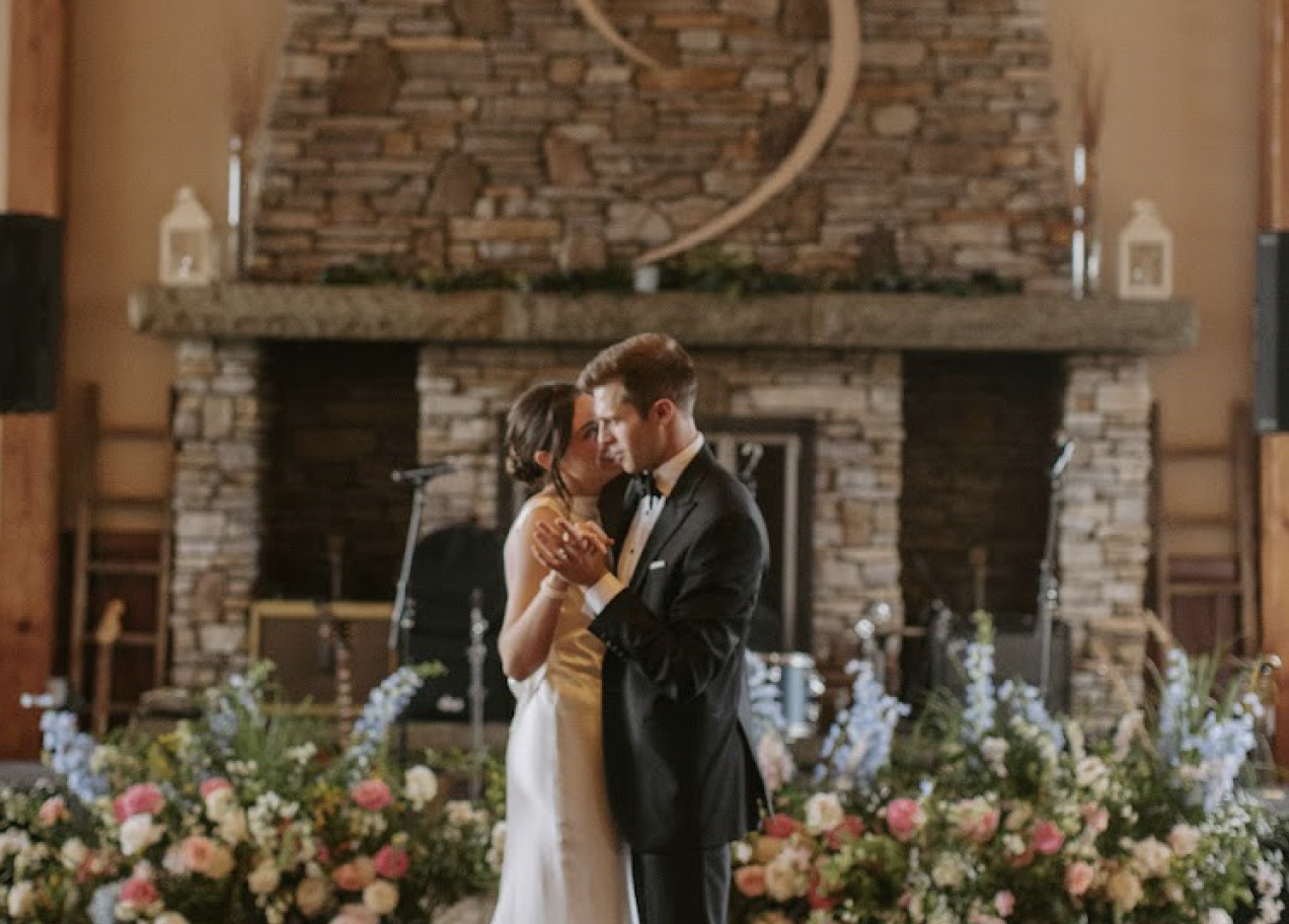 Getting Married on the Mountain - Stratton Magazine - Celebrating  Manchester and the Mountains, image size:1272x912